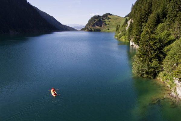 5 activités à faire autour des lacs : nature et fraîcheur garantie