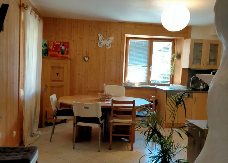 4 room apartment for 6 people – SCI LES EMBRUNES