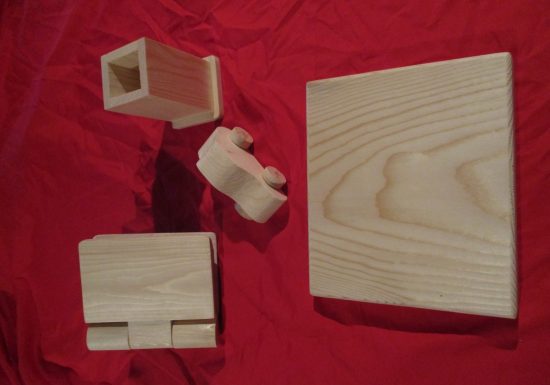 Viens décorer des objets en bois